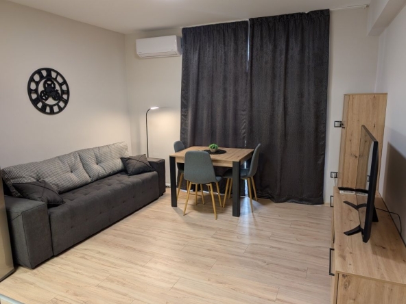 Дава се под наем Двустаен апартамент в Варна, ХЕИ - 50 кв.м за 612 € - Снимка #1