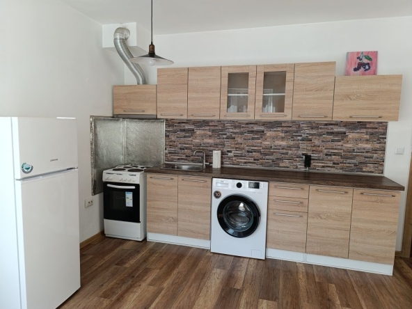 Дава се под наем Тристаен апартамент в Варна, Колхозен пазар - 70 кв.м за 408 € - Снимка #1