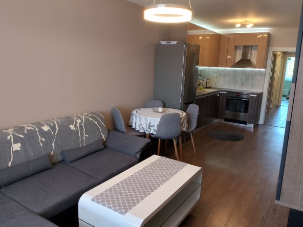 Дава се под наем Тристаен апартамент в Стара Загора, Център - 94 кв.м за 408 € - Снимка #1