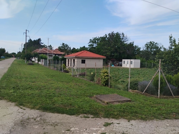 Къща в с. Бръшлен, Област Русе - 56 кв.м за 1161 €/кв.м - Снимка #1