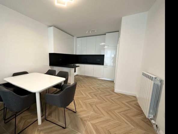 Дава се под наем Тристаен апартамент в София, Витоша - 91 кв.м за 1200 € - Снимка #1