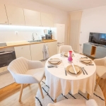 Дава се под наем Тристаен апартамент в София, Център - 96 кв.м за 800 € - Снимка #1