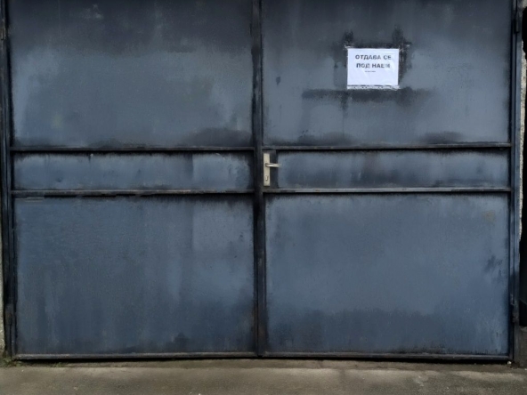 Дава се под наем Гараж / Паркомясто в Търговище, Център - 18 кв.м за 45.9 € - Снимка #1