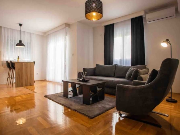 Дава се под наем Двустаен апартамент в Пловдив, Прослав - 53 кв.м за 285.6 € - Снимка #1