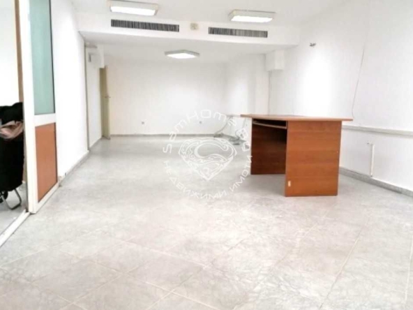 Дава се под наем Магазин в Варна, Лятно кино Тракия - 65 кв.м за 825 € - Снимка #1