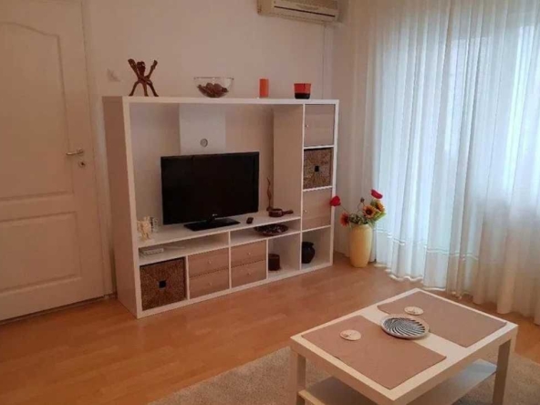 Дава се под наем Едностаен апартамент в Пловдив, Тракия - 37 кв.м за 153 € - Снимка #1