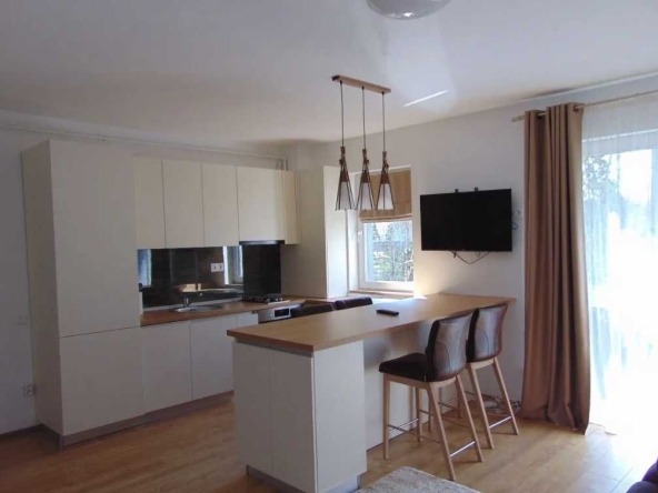 Дава се под наем Тристаен апартамент в Пловдив, Старият град - 82 кв.м за 382.5 € - Снимка #1