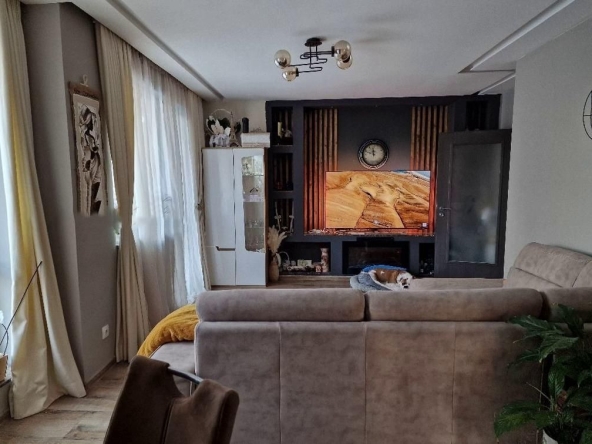 Дава се под наем Тристаен апартамент в София, Лагера - 115 кв.м за 1000 € - Снимка #1