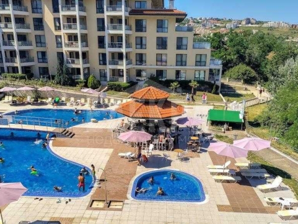 Тристаен апартамент в Бяла - 120 кв.м за 444 €/кв.м - Снимка #1