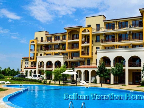 Тристаен апартамент в Балчик - 102 кв.м за 686 €/кв.м - Снимка #1