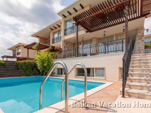 Къща в с. Лозенец, Област Бургас - 313 кв.м за 978 €/кв.м - Снимка #1