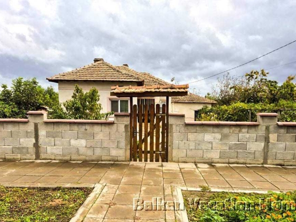 Къща в с. Василево, Област Добрич - 980 кв.м за 41 €/кв.м - Снимка #1