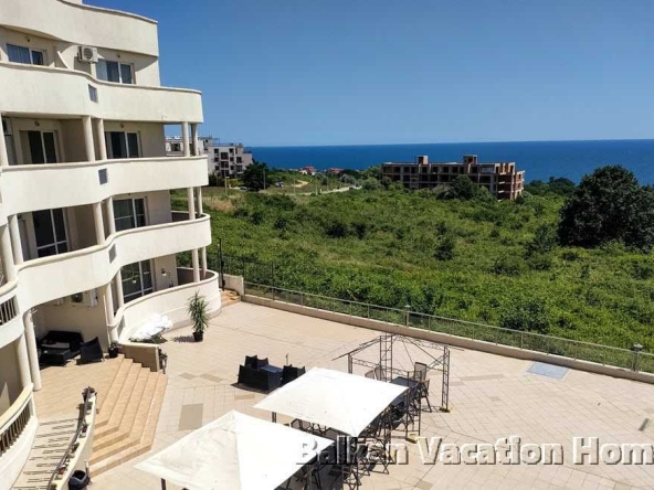 Тристаен апартамент в Бяла - 106 кв.м за 433 €/кв.м - Снимка #1