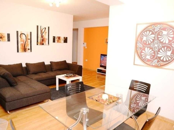 Дава се под наем Тристаен апартамент в Пловдив, Въстанически - 81 кв.м за 448.8 € - Снимка #1