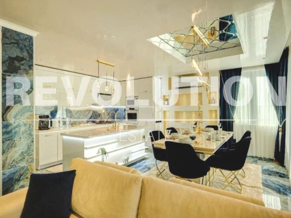 Дава се под наем Тристаен апартамент в Варна, Галата - 150 кв.м за 1097.01 € - Снимка #1