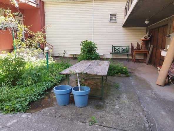 Дава се под наем Къща в София, Хладилника - 180 кв.м за 2600 € - Снимка #1