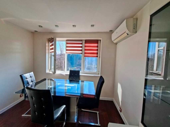 Дава се под наем Двустаен апартамент в София, Център - 65 кв.м за 598.23 € - Снимка #1