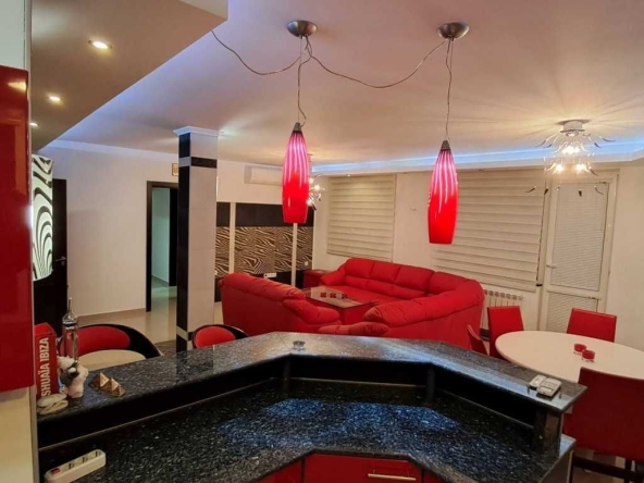 Тристаен апартамент в Габрово, Център - 111 кв.м за 1259 €/кв.м - Снимка #1