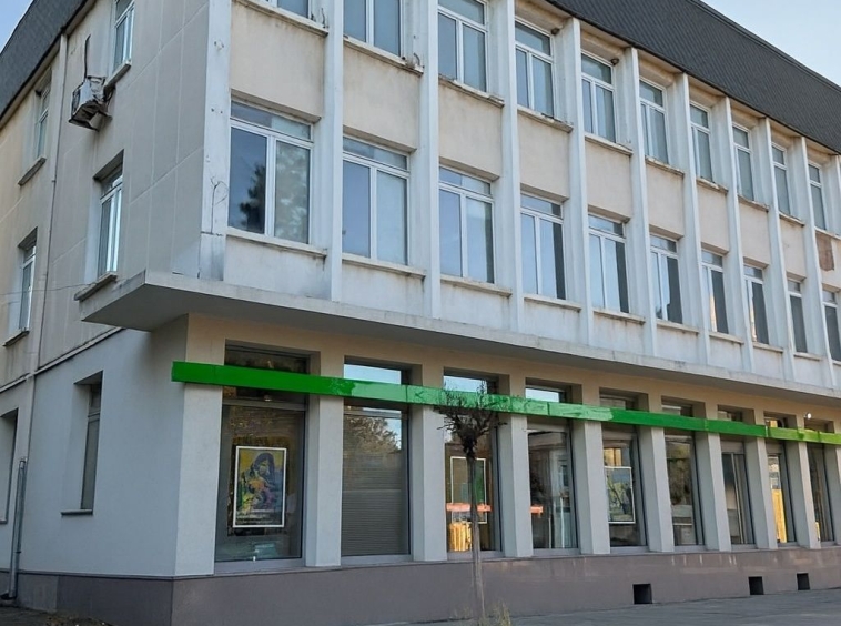 Дава се под наем Офис в Бяла Слатина - 360 кв.м за 102 € - Снимка #1