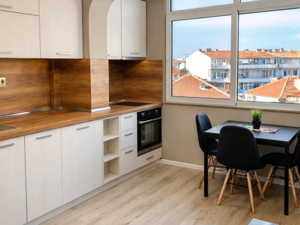 Дава се под наем Тристаен апартамент в Пловдив, Център - 90 кв.м за 648.21 € - Снимка #1