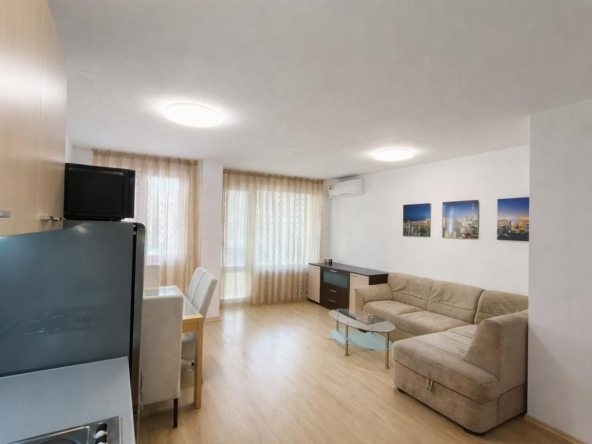 Дава се под наем Двустаен апартамент в Варна, Център - 56 кв.м за 648.21 € - Снимка #1