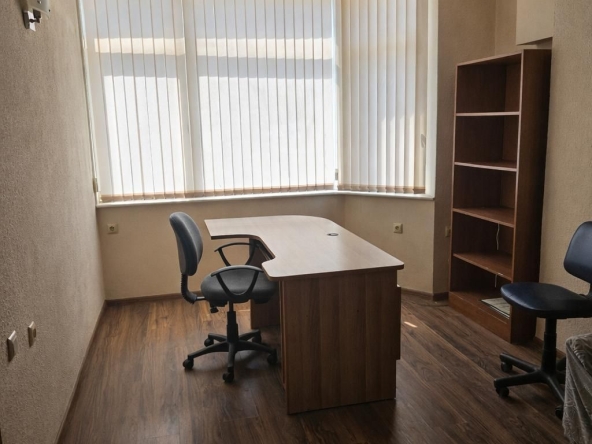 Дава се под наем Офис в Варна, Център - 50 кв.м за 648.21 € - Снимка #1