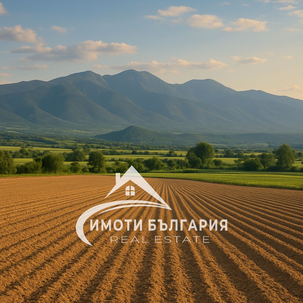 Земеделски имот в Карлово -  кв.м за 981 €/дка - Снимка #1