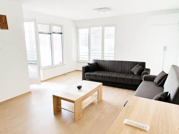 Дава се под наем Тристаен апартамент в Пловдив, Център - 130 кв.м за 590 € - Снимка #1