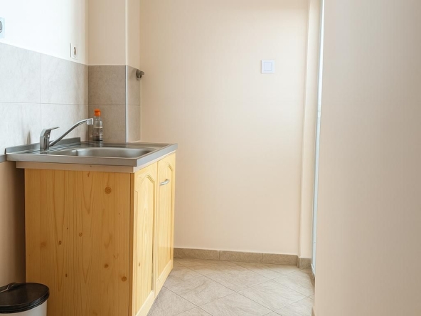 Дава се под наем Едностаен апартамент в Пловдив, Кършияка - 30 кв.м за 204 € - Снимка #1