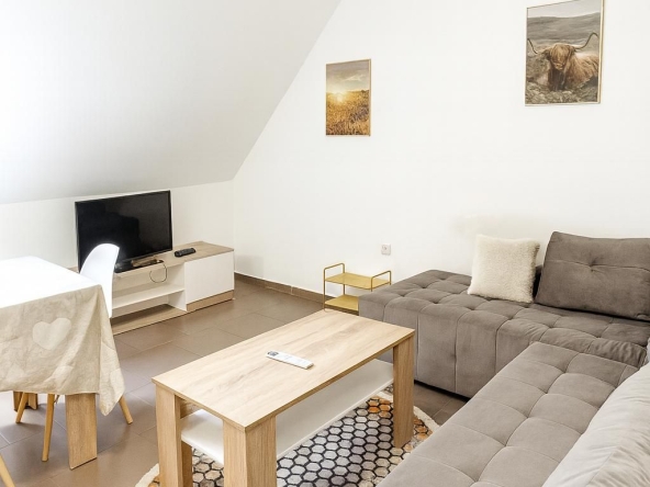 Дава се под наем Двустаен апартамент в Пловдив, Център - 80 кв.м за 562 € - Снимка #1