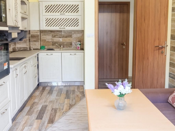 Дава се под наем Тристаен апартамент в Пловдив, Южен - 82 кв.м за 458.49 € - Снимка #1