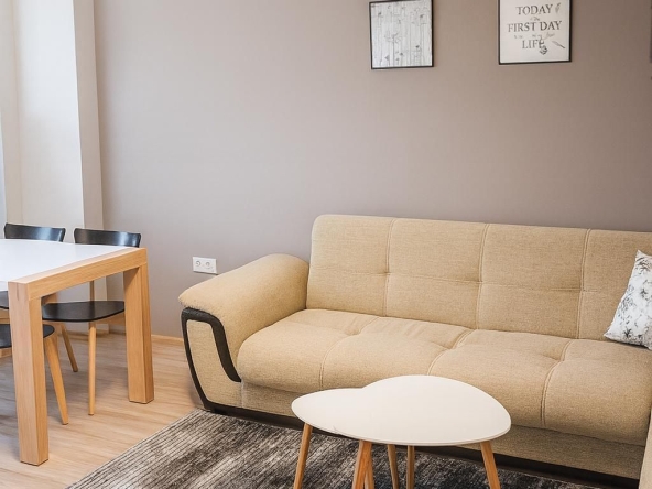 Дава се под наем Тристаен апартамент в Пловдив, Център - 70 кв.м за 598.23 € - Снимка #1