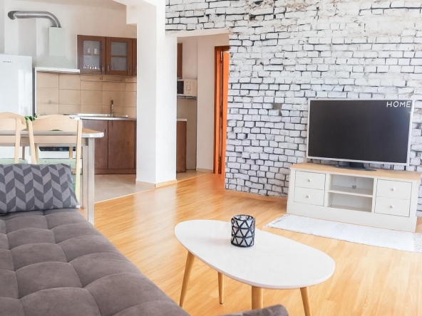 Дава се под наем Тристаен апартамент в Пловдив, Тракия - 92 кв.м за 612 € - Снимка #1