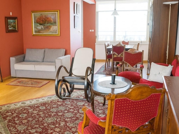 Дава се под наем Тристаен апартамент в Пловдив, Център - 104 кв.м за 663 € - Снимка #1