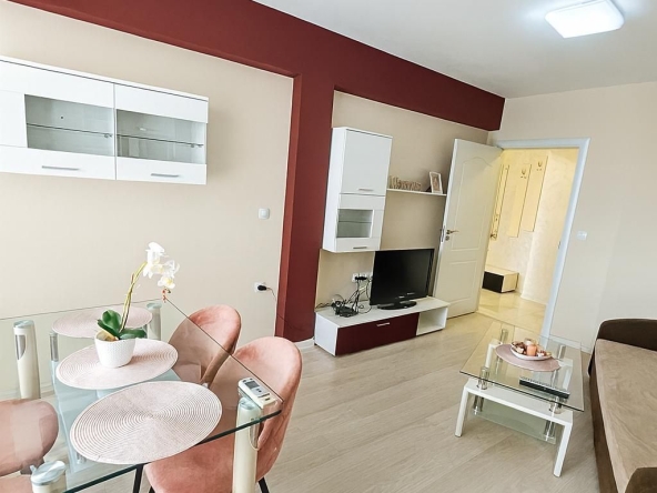 Дава се под наем Двустаен апартамент в Пловдив, Център - 80 кв.м за 560.49 € - Снимка #1