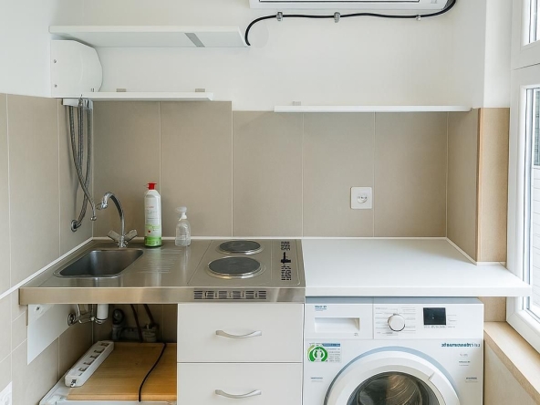 Дава се под наем Едностаен апартамент в Пловдив, Кършияка - 12 кв.м за 153 € - Снимка #1