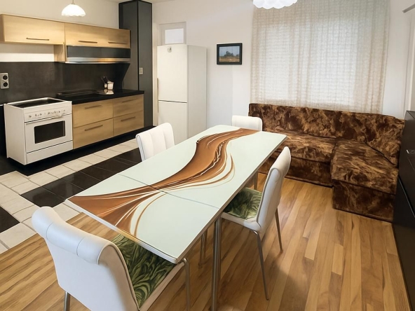 Дава се под наем Тристаен апартамент в Пловдив, Кючук Париж - 92 кв.м за 459 € - Снимка #1