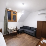 Дава се под наем Етаж от къща в Пловдив, Каменица 1 - 105 кв.м за 298.86 € - Снимка #1