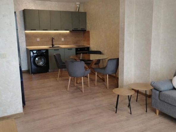 Дава се под наем Тристаен апартамент в София, Гео Милев - 80 кв.м за 867.51 € - Снимка #1