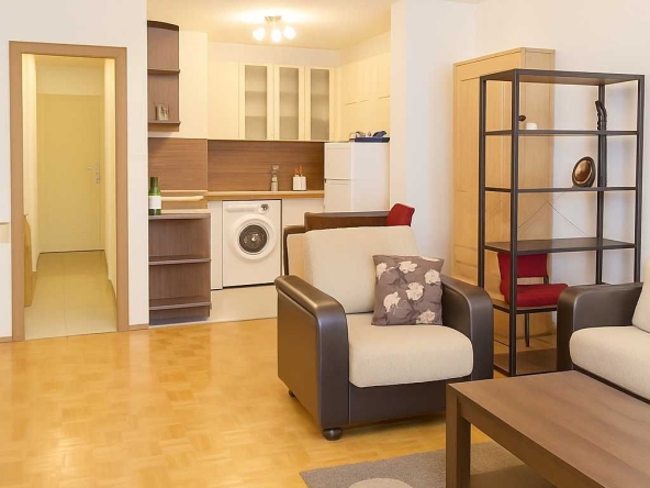 Дава се под наем Двустаен апартамент в София, Зона Б-18 - 65 кв.м за 613 € - Снимка #1