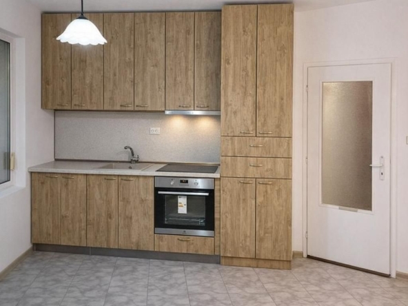 Дава се под наем Тристаен апартамент в Пловдив, Център - 72 кв.м за 328.95 € - Снимка #1
