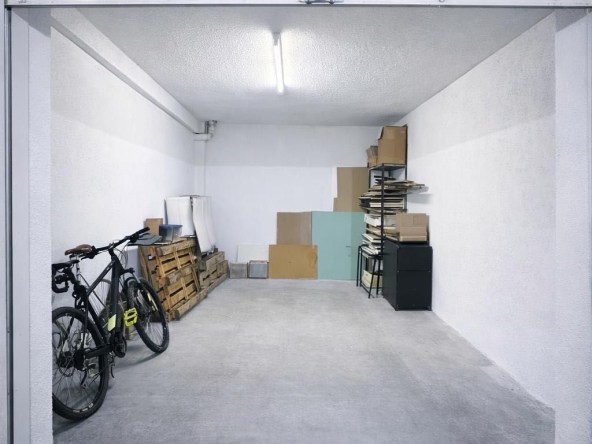 Дава се под наем Гараж / Паркомясто в София, Лозенец - 15 кв.м за 149.43 € - Снимка #1