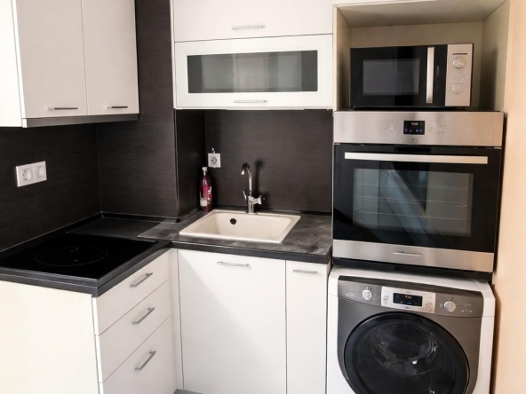 Дава се под наем Едностаен апартамент в София, Хладилника - 45 кв.м за 597.21 € - Снимка #1