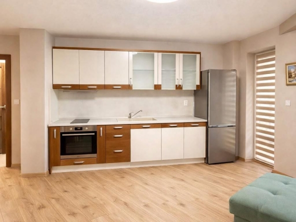 Дава се под наем Тристаен апартамент в Пловдив, Кършияка - 98 кв.м за 787.95 € - Снимка #1