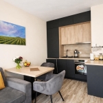 Дава се под наем Тристаен апартамент в Пловдив, Кършияка - 82 кв.м за 610.98 € - Снимка #1