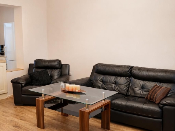 Дава се под наем Тристаен апартамент в Пловдив, Кючук Париж - 98 кв.м за 408.51 € - Снимка #1