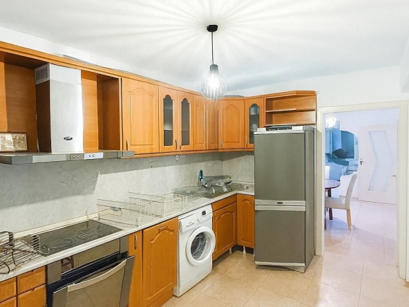 Дава се под наем Тристаен апартамент в Пловдив, Мараша - 100 кв.м за 587.01 € - Снимка #1