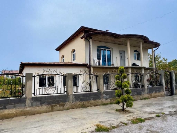 Къща в с. Гелеменово, Област Пазарджик - 350 кв.м за 715 €/кв.м - Снимка #1