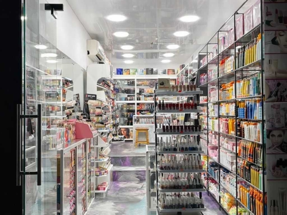 Дава се под наем Магазин в Несебър - 18 кв.м за 293.76 € - Снимка #1