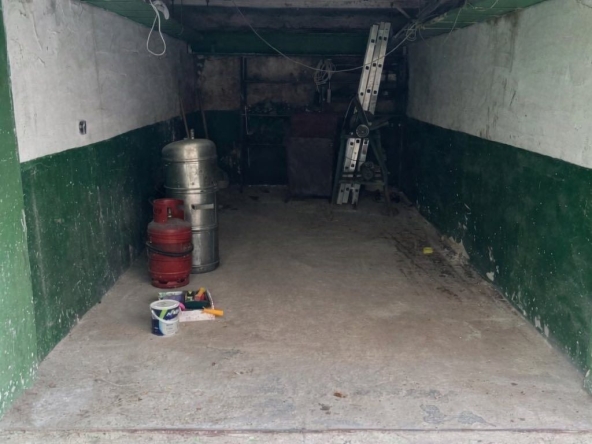 Гараж / Паркомясто в Плевен, 9-ти квартал - 18 кв.м за 723 €/кв.м - Снимка #1